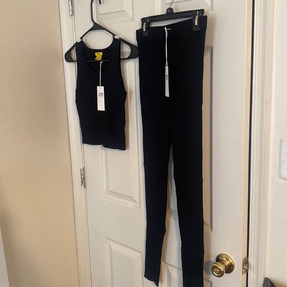 Sleeveless Crop Top and Leggings Set - Picture 5 of 5